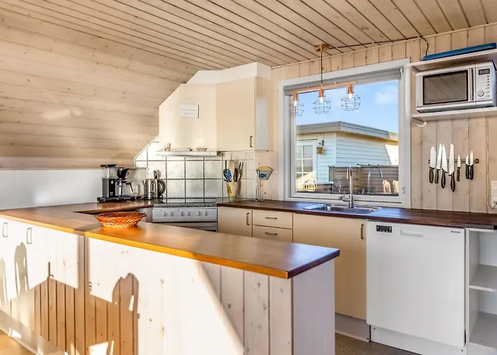 Elisabete - 600m From The Sea By Interhome